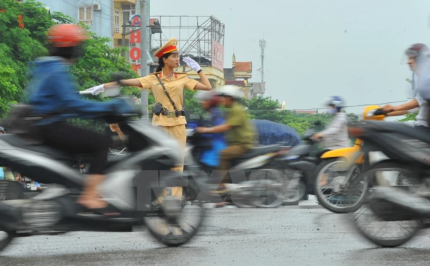 Những 'bóng hồng' cảnh sát giao thông tại Ninh Bình ảnh 6