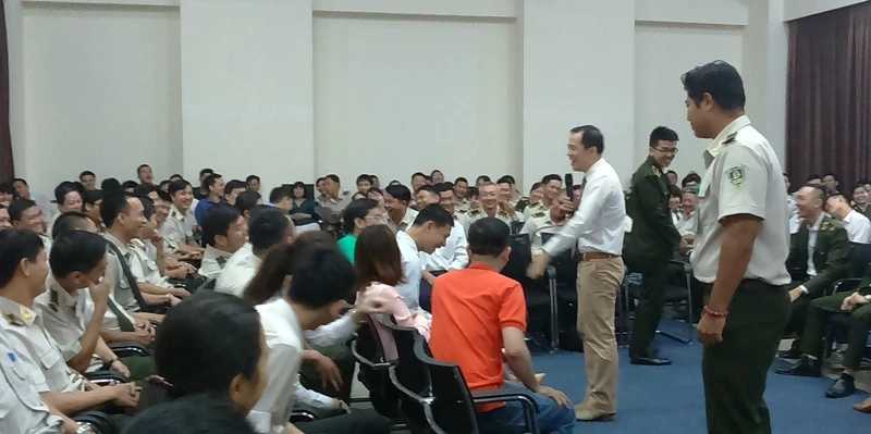 Sân bay Tân Sơn Nhất cải thiện ứng xử với 'thượng đế' ảnh 1 Sân bay Tân Sơn Nhất cải thiện ứng xử với 'thượng đế' ảnh 1