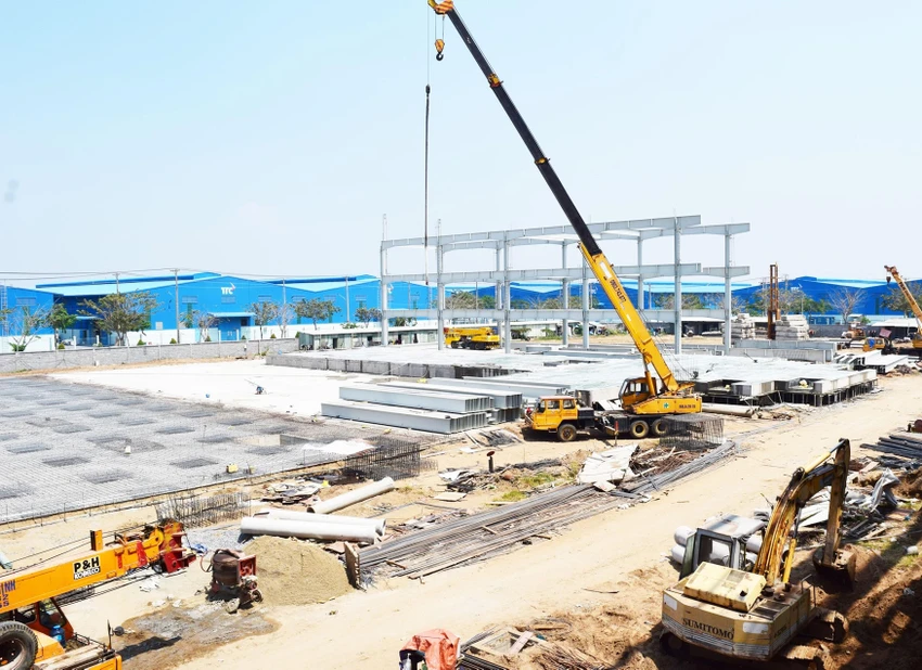 Thị trường bất động sản công nghiệp vẫn là phân khúc thu hút nguồn vốn nhà đầu tư ngoại. Thị trường bất động sản công nghiệp vẫn là phân khúc thu hút nguồn vốn nhà đầu tư ngoại.