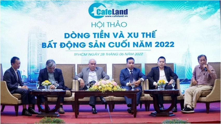 Thị trường bất động sản nửa cuối năm 2022 gặp hai khó khăn về dòng tiền lẫn pháp lý. Thị trường bất động sản nửa cuối năm 2022 gặp hai khó khăn về dòng tiền lẫn pháp lý.