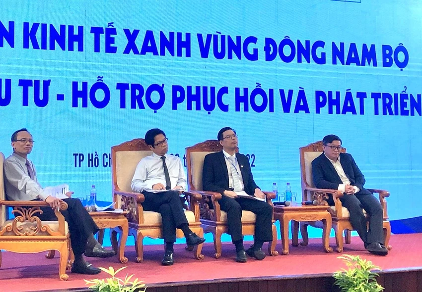 Các chuyên gia góp ý cần các chính sách để phát triển kinh tế xanh tại hội thảo chiều 29-7. (Ảnh: QH) Các chuyên gia góp ý cần các chính sách để phát triển kinh tế xanh tại hội thảo chiều 29-7. (Ảnh: QH)