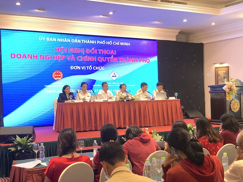 Hóa đơn điện tử khởi tạo từ máy tính tiền của nhà hàng, quán nhậu, siêu thị, cửa hàng bán lẻ, nhà thuốc... sẽ được kết nối chuyển dữ liệu đến cơ quan thuế. Ảnh: QH