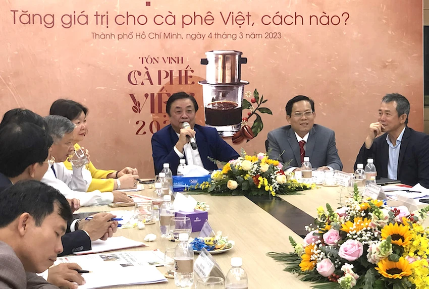 Bộ trưởng Lê Minh Hoan: "Cà phê muốn cạnh tranh phải xây dựng thương hiệu". Ảnh: QH Bộ trưởng Lê Minh Hoan: "Cà phê muốn cạnh tranh phải xây dựng thương hiệu". Ảnh: QH