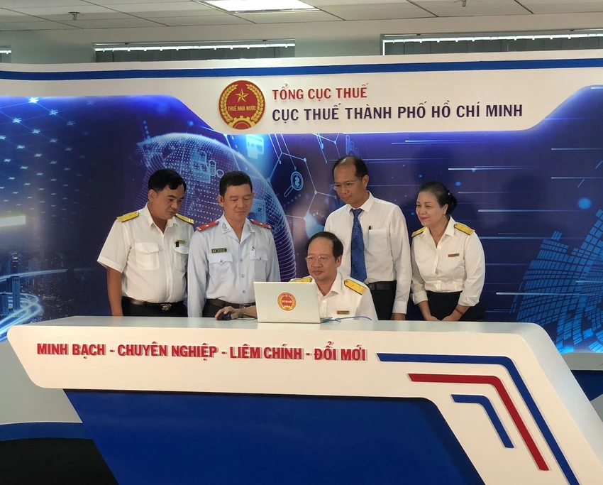 14 hóa đơn của người mua hàng may mắn trúng thưởng với tổng giá trị lên đến 185 triệu đồng. 14 hóa đơn của người mua hàng may mắn trúng thưởng với tổng giá trị lên đến 185 triệu đồng.