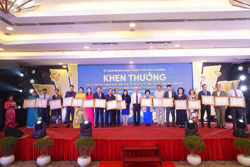 TP.HCM-khen-thuong.JPEG