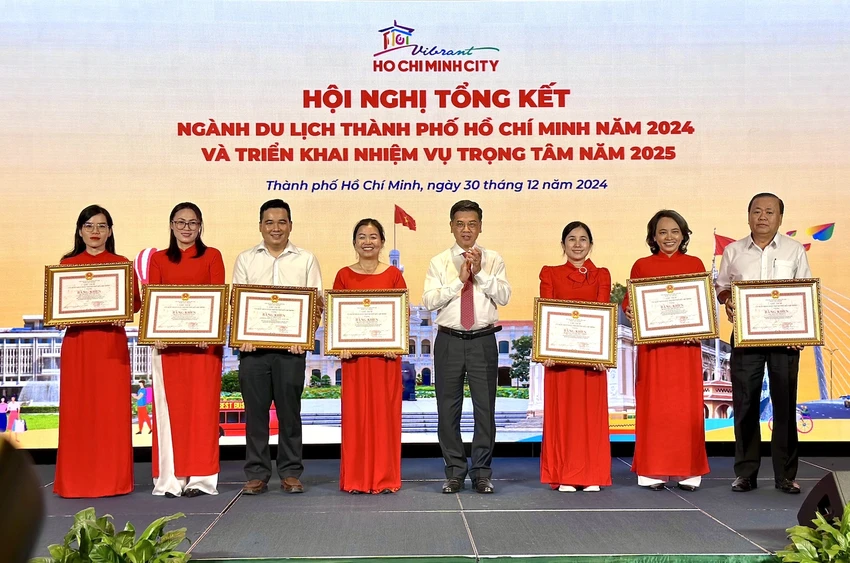 doanh thu du lịch