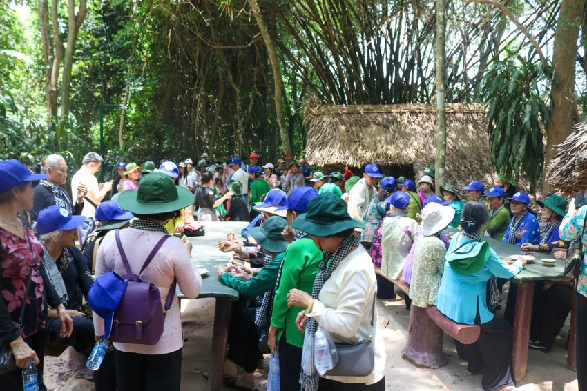 tour-le-30-4--cu-chi.jpg