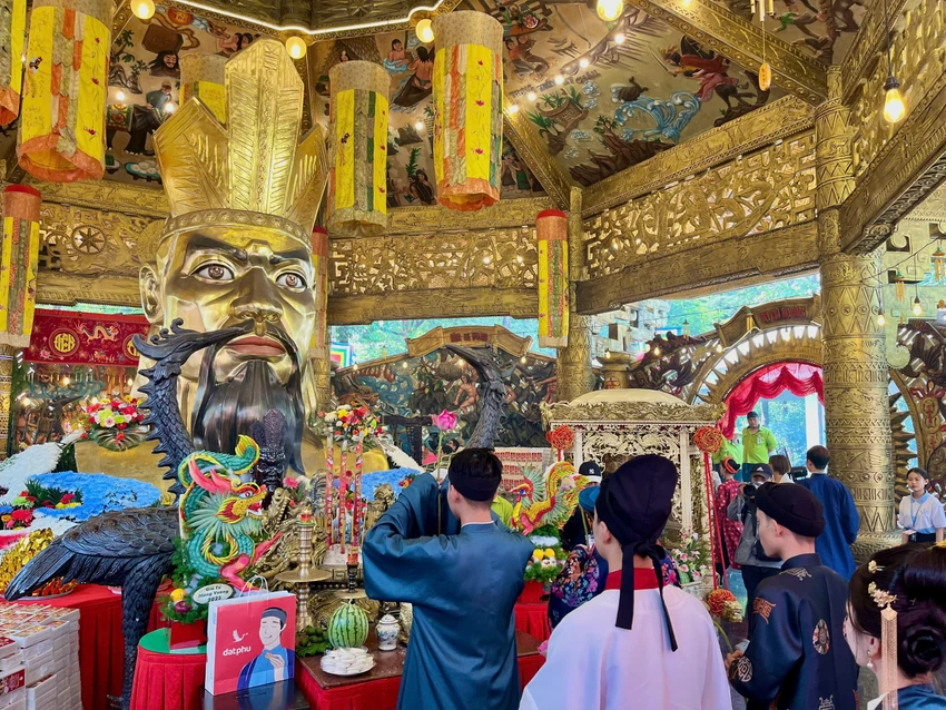 tour-le-30-4-gio-tu-Hung-Vuong.jpg