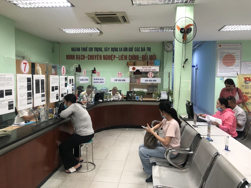 cán bộ nghỉ việc