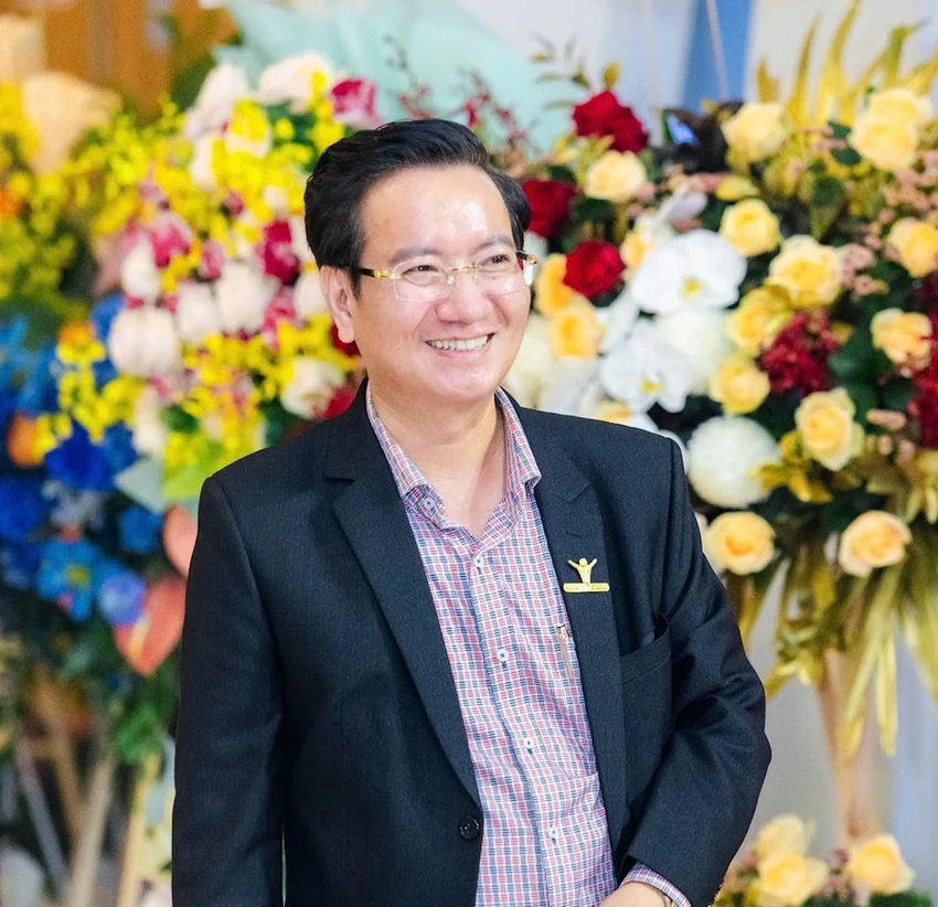 ong-Nguyen-Dinh-Tung-Vina-T&T.jpg
