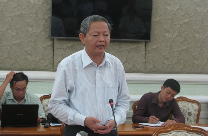 Đề xuất xây trạm bơm 76 tỉ chống ngập đường Kinh Dương Vương ảnh 1 Phó Chủ tịch UBND TP.HCM Lê Văn Khoa kết luận cuộc họp. Ảnh: TÁ LÂM