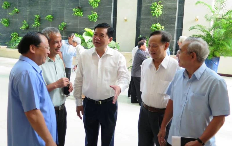 Bí thư Thăng: Kéo giãn dân để chống ùn tắc giao thông ảnh 1 Bí thư Thăng: Kéo giãn dân để chống ùn tắc giao thông ảnh 1