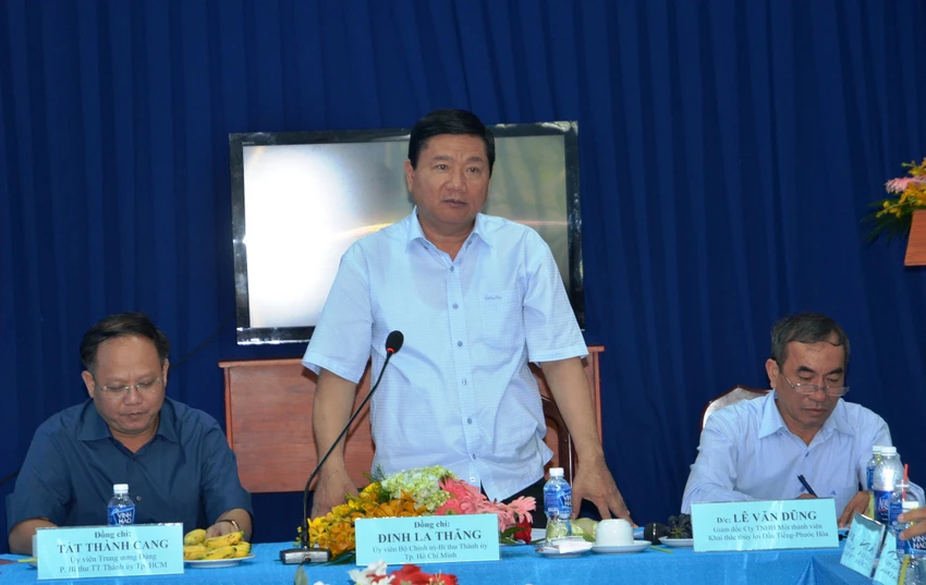Bí thư Thăng đi ca nô khảo sát hồ Dầu Tiếng ảnh 3
