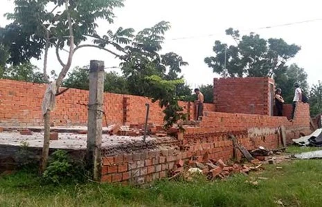 Nhà không phép ở Bình Chánh - Bài 1: Muốn xây kiểu nào, ‘cò’ chiều kiểu đó - ảnh 1