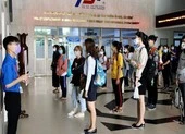 Trường ĐH đồng loạt kéo dài thời gian học online vì COVID-19