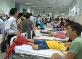 Hơn 30 trẻ nhập viện sau khi ăn bánh mì chà bông