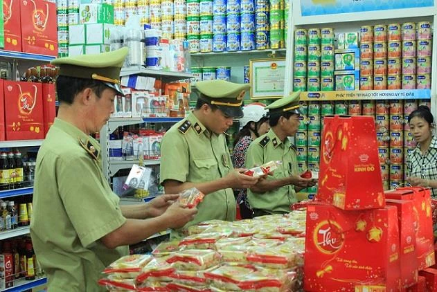 Đồ chơi trẻ em, bánh Trung thu giá rẻ... bị vào 'tầm ngắm' ảnh 1 Đồ chơi trẻ em, bánh Trung thu giá rẻ... bị vào 'tầm ngắm' ảnh 1