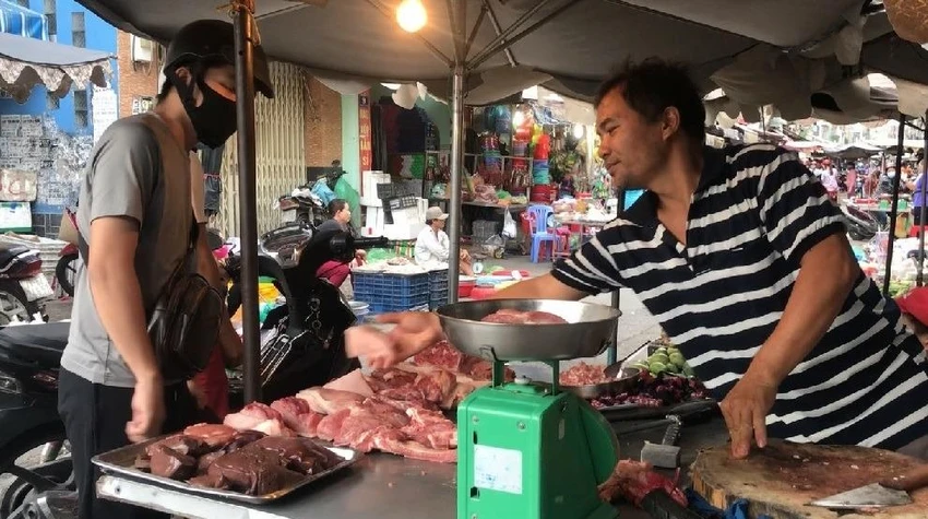 Nhiều người không đeo khẩu trang khi đi chợ ảnh 5 Nhiều người không đeo khẩu trang khi đi chợ ảnh 5