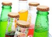 Vì sao uống bia, nước ngọt chỉ làm cơ thể thêm thiếu nước?