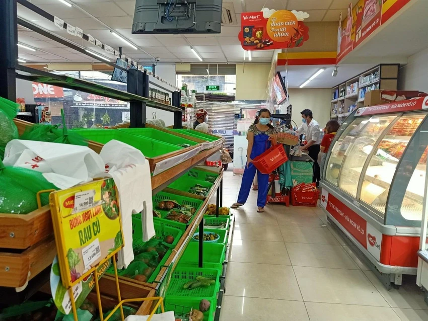 Cận cảnh: Khách xếp hàng chờ mua, siêu thị cam kết hàng không thiếu ảnh 9 Cận cảnh: Khách xếp hàng chờ mua, siêu thị cam kết hàng không thiếu ảnh 9
