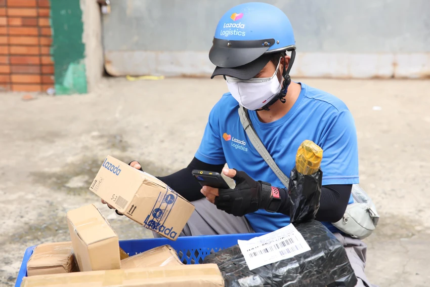 Các sàn thương mại điện tử đã sẵn sàng cho cuộc đua doanh số vào mùa hè năm nay. Ảnh: THU HÀ Các sàn thương mại điện tử đã sẵn sàng cho cuộc đua doanh số vào mùa hè năm nay. Ảnh: THU HÀ