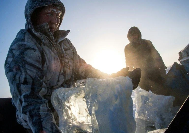 Băng trở thành nguồn nước chính của người dân xứ Yakutia, Nga. ẢNH: Phys.org Băng trở thành nguồn nước chính của người dân xứ Yakutia, Nga. ẢNH: Phys.org