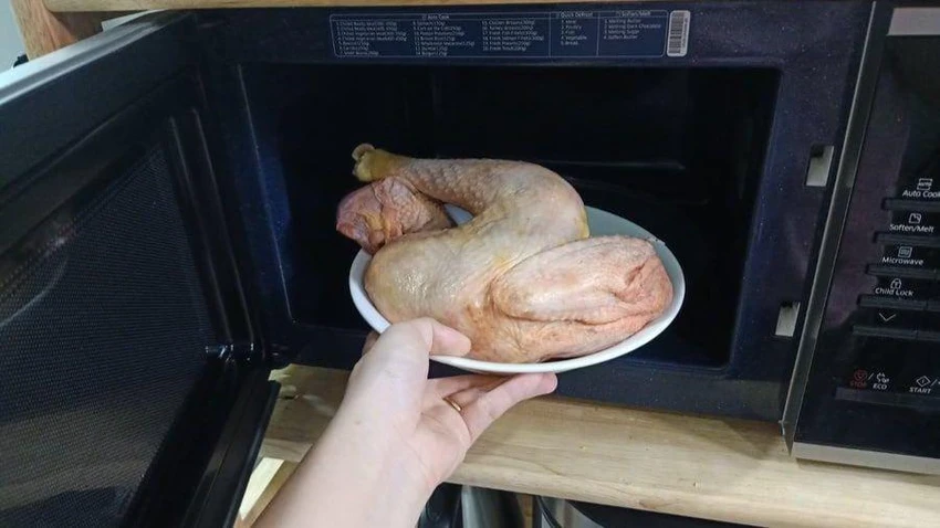 Thuc-pham-de-nhiem-salmonella thịt gà là thực phẩm dễ nhiễm salmonella hơn cả