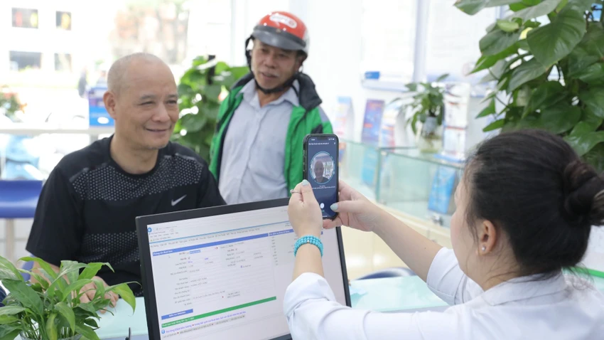 Các nhà mạng đang nỗ lực về cả nhân sự và công nghệ trong việc chuẩn hóa thông tin thuê bao. Ảnh: T.Hà Các nhà mạng đang nỗ lực về cả nhân sự và công nghệ trong việc chuẩn hóa thông tin thuê bao. Ảnh: T.Hà