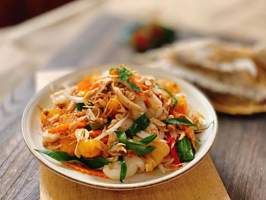 Chôm chôm được chế biến thành món gỏi. ẢNH: BẾP CÔ MINH Chôm chôm được chế biến thành món gỏi. ẢNH: BẾP CÔ MINH
