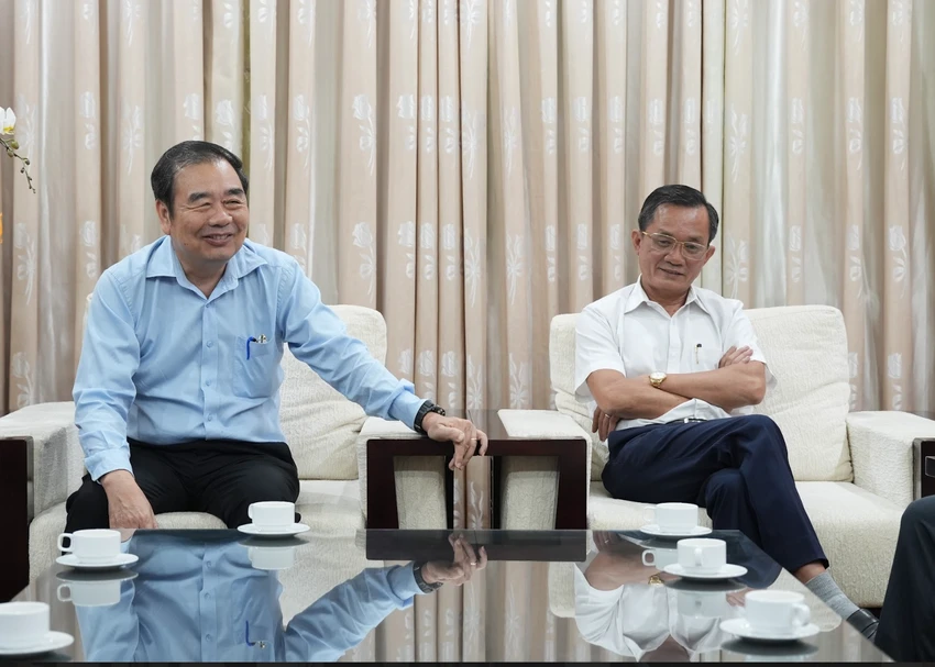 truong-dh-kinh-te-luat.png