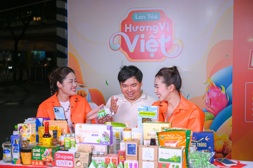 Sản phẩm OCOP tìm cơ hội 'chuyển mình' qua sóng livestream trên Shopee