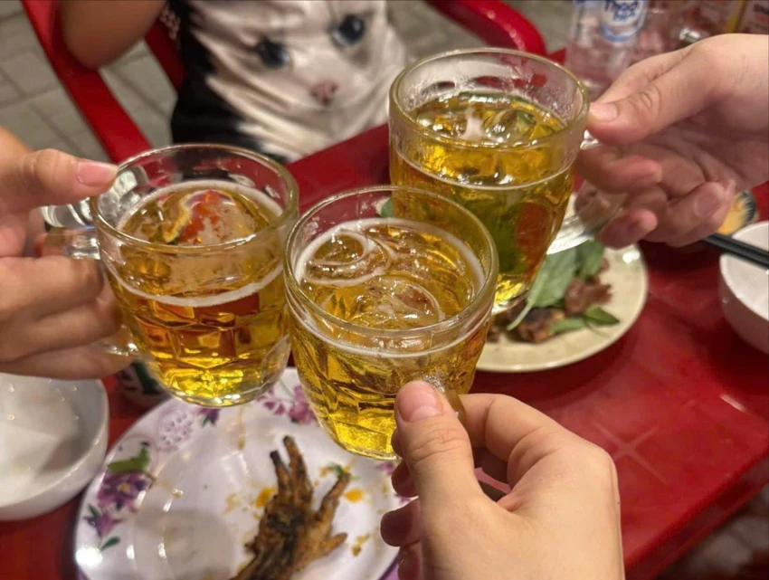 UỐNG RƯỢU BIA