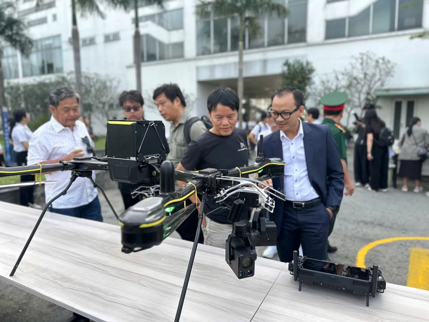 DRONE_GIAO_HANG.jpg