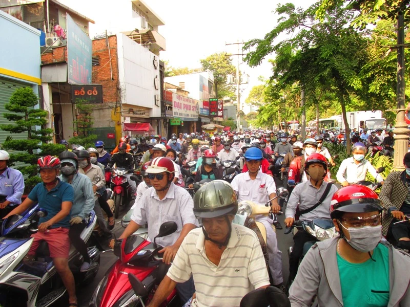 Cửa ngõ sân bay Tân Sơn Nhất lại 'nhích từng mét' ảnh 1 Cửa ngõ sân bay Tân Sơn Nhất lại 'nhích từng mét' ảnh 1