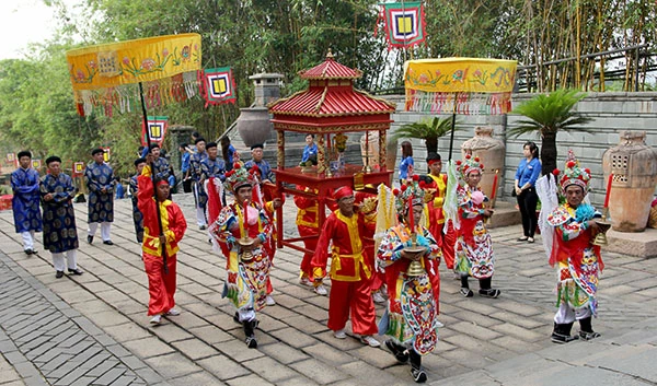 Bí thư Đinh La Thăng dâng hương tưởng niệm các vua Hùng ảnh 5 Bí thư Đinh La Thăng dâng hương tưởng niệm các vua Hùng ảnh 5
