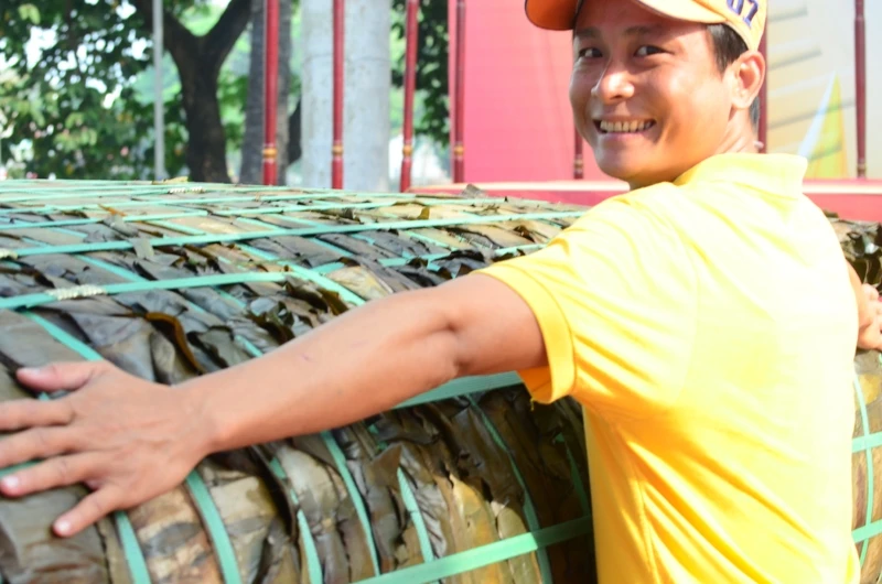 Bí thư Đinh La Thăng dâng hương tưởng niệm các vua Hùng ảnh 15 Bí thư Đinh La Thăng dâng hương tưởng niệm các vua Hùng ảnh 15
