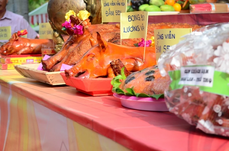 Bí thư Đinh La Thăng dâng hương tưởng niệm các vua Hùng ảnh 23 Bí thư Đinh La Thăng dâng hương tưởng niệm các vua Hùng ảnh 23