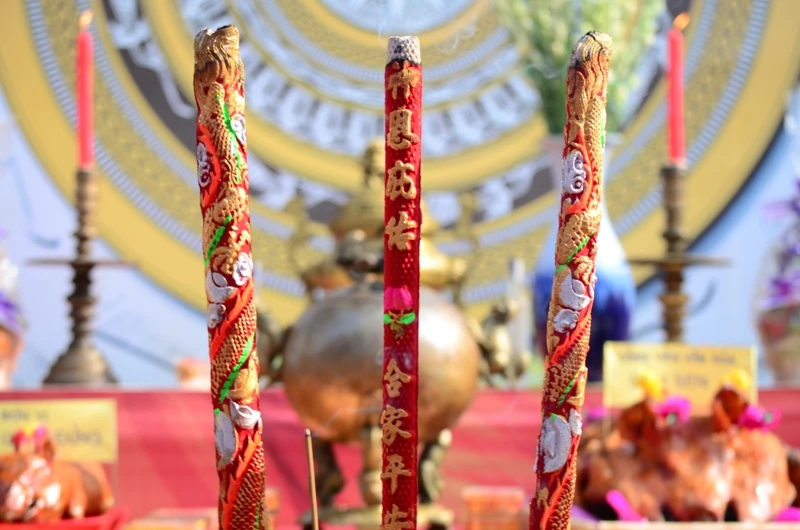 Bí thư Đinh La Thăng dâng hương tưởng niệm các vua Hùng ảnh 22 Bí thư Đinh La Thăng dâng hương tưởng niệm các vua Hùng ảnh 22