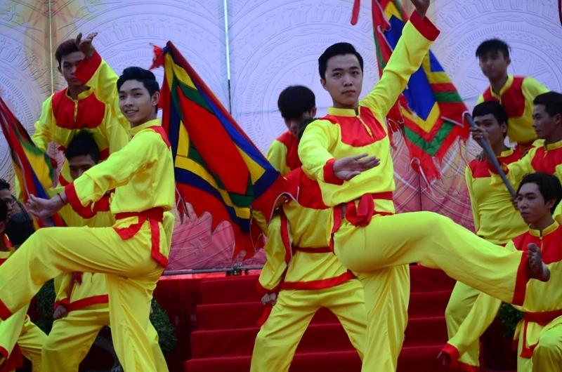 Bí thư Đinh La Thăng dâng hương tưởng niệm các vua Hùng ảnh 18 Bí thư Đinh La Thăng dâng hương tưởng niệm các vua Hùng ảnh 18