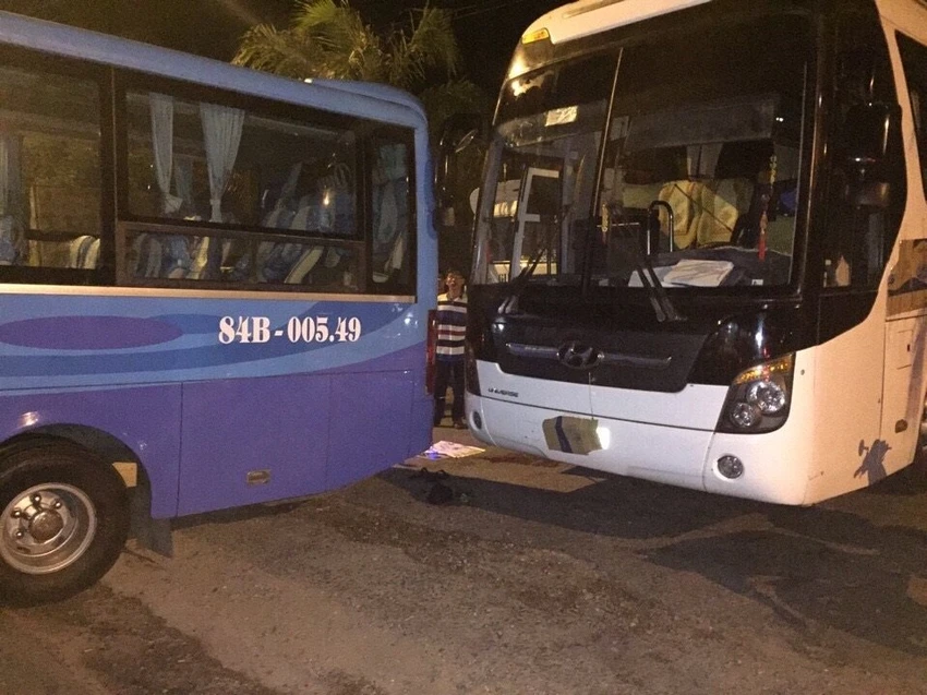 Lùi xe không quan sát khiến phụ xe thiệt mạng ảnh 1 Lùi xe không quan sát khiến phụ xe thiệt mạng ảnh 1