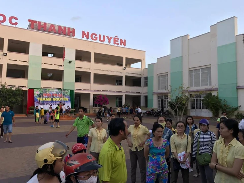 Bình Thuận yêu cầu làm rõ vụ vào trường còng tay ảnh 4 Bình Thuận yêu cầu làm rõ vụ vào trường còng tay ảnh 4
