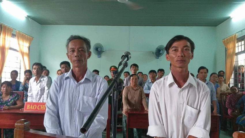 Tòa vẫn kết án 2 nông dân 'nhận hối lộ' ảnh 1 Tòa vẫn kết án 2 nông dân 'nhận hối lộ' ảnh 1