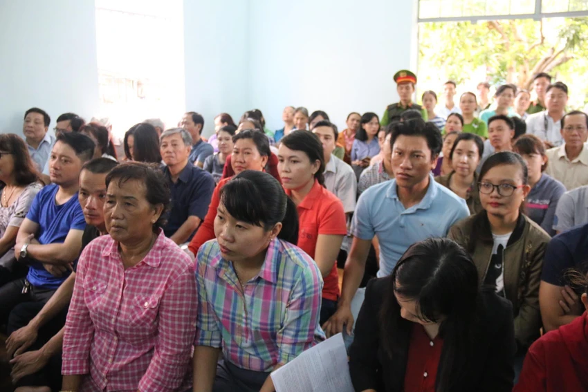 Phạt tù 7 bị cáo gây rối trước trụ sở UBND tỉnh Bình Thuận ảnh 1 Phạt tù 7 bị cáo gây rối trước trụ sở UBND tỉnh Bình Thuận ảnh 1