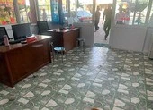 Văn phòng công chứng liên tục bị ném đá, tạt mắm tôm