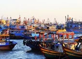 Phát hiện 1 tàu lạ nước ngoài trôi dạt ngoài khơi