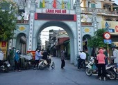 Không được vào chợ, người phụ nữ cầm 2 con dao dọa chém tổ kiểm dịch