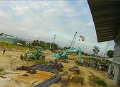 Ngày thử việc đầu tiên, lái xe máy múc đã đập nát ô tô có người ngồi bên trong