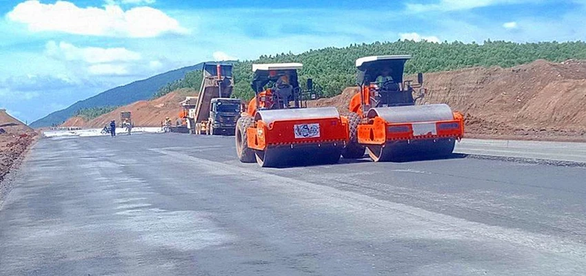 Thi công đoạn Phan Thiết - Dầu Giây. Thi công đoạn Phan Thiết - Dầu Giây.