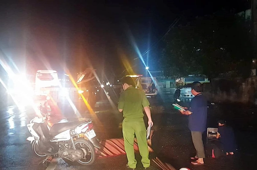 Vụ tai nạn trên QL1A tại huyện Hàm Thuận Nam. Ảnh: PĐ