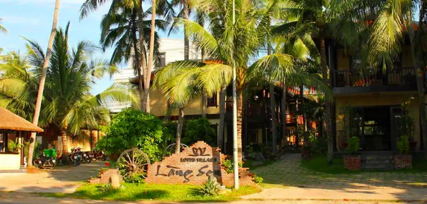 Trước resort Làng Tre, nơi nạn nhân Shedko bị nhóm cướp đuổi kịp khống chế, đánh đập. Trước resort Làng Tre, nơi nạn nhân Shedko bị nhóm cướp đuổi kịp khống chế, đánh đập.